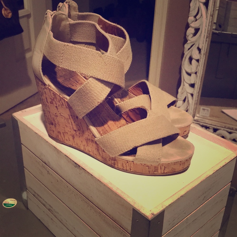 Nude Wedges.